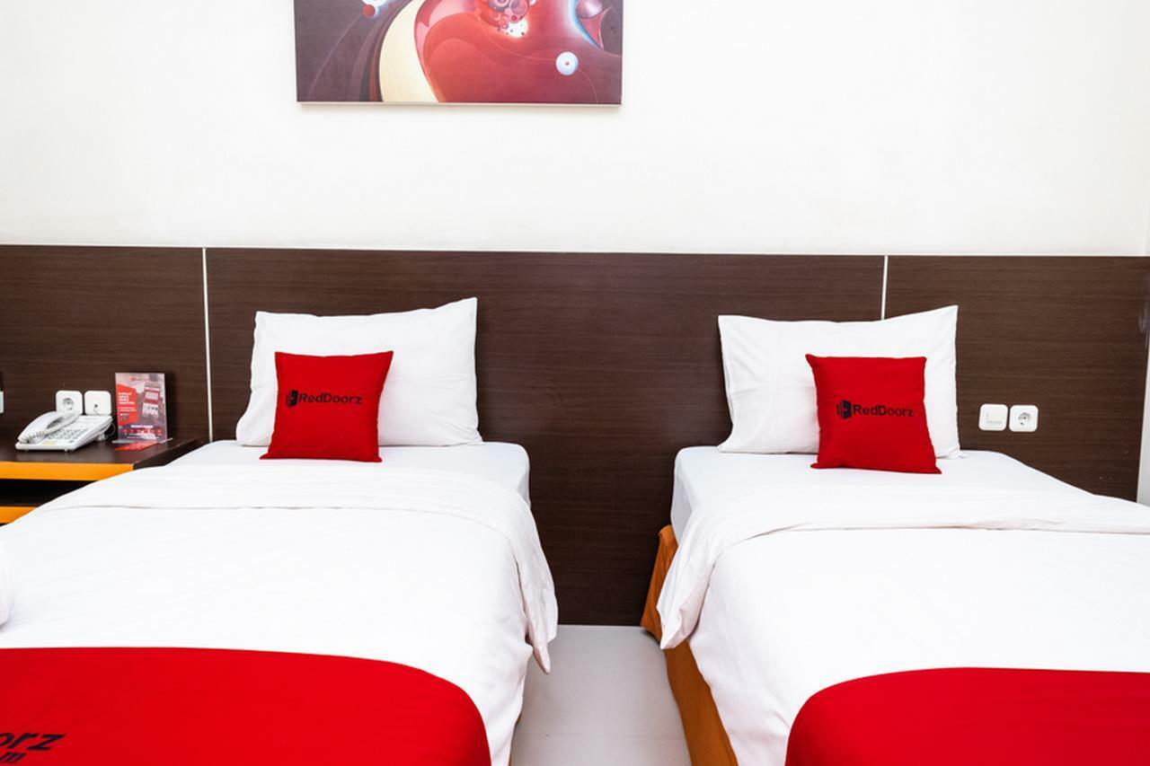 Hotel Reddoorz @ Pelita Raya Rappocini Makassar Exterior foto